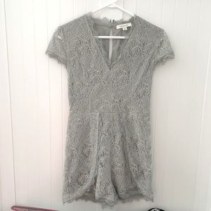 Francesca S Lined Lace Romper Dress Small Gray Women’s Small Shorts